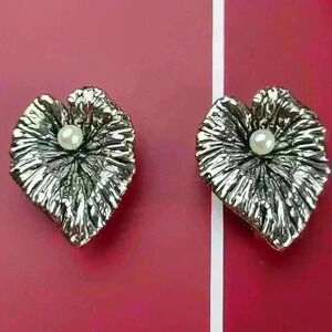 Rare VTG 1950s Napier clip On earrings silver leaves tone with fuax pearl